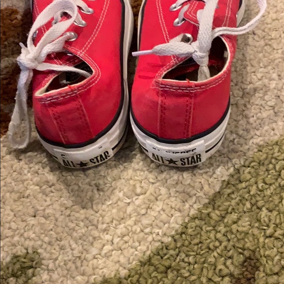 Red converse - Picture 3 of 6